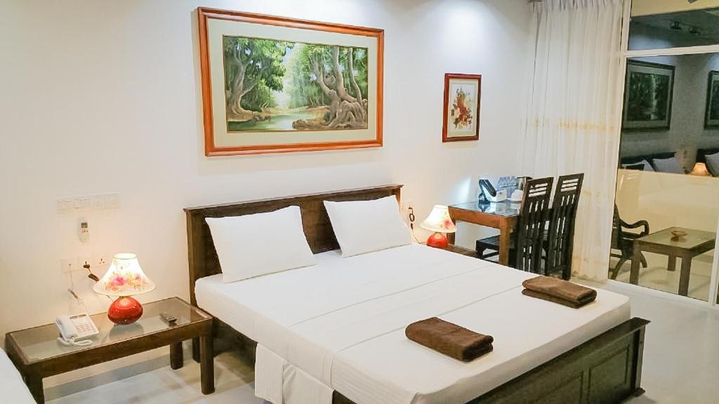 Paragon Hotel 3*